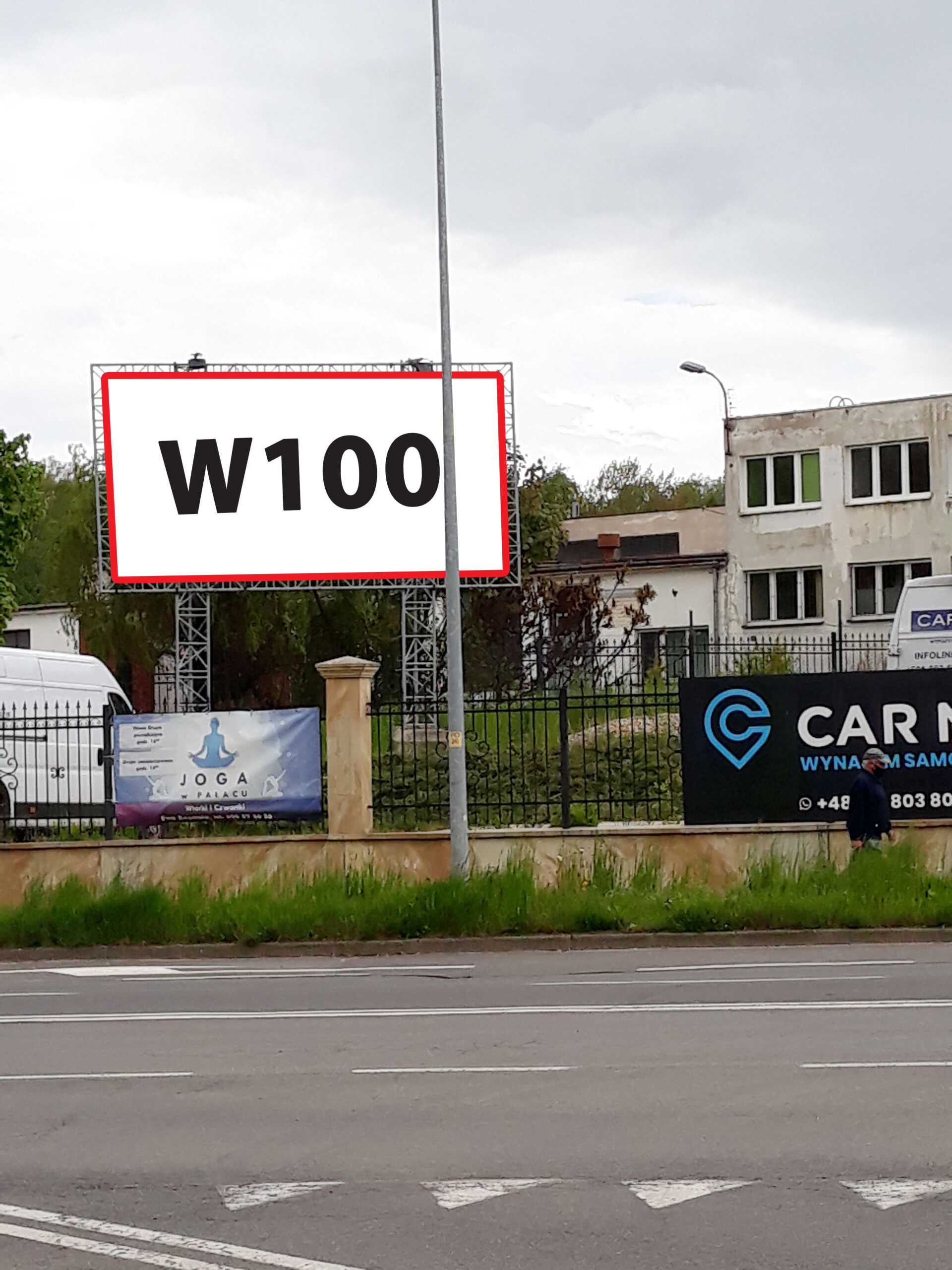 W100 - Wałbrzych, Armii Krajowej 7